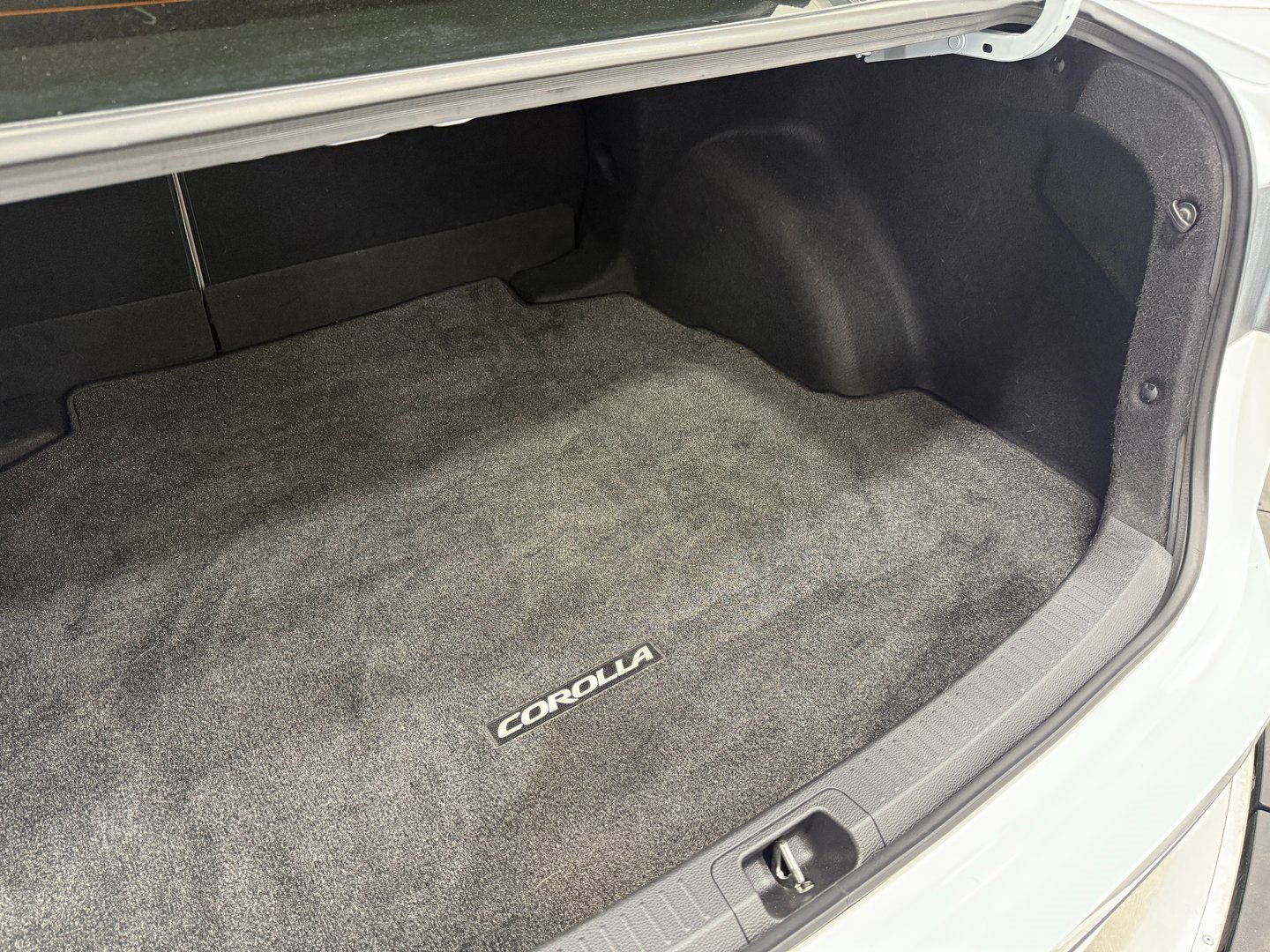 Used 2022 Toyota Corolla LE w/ Carpet Mat Package (TMS) image 57