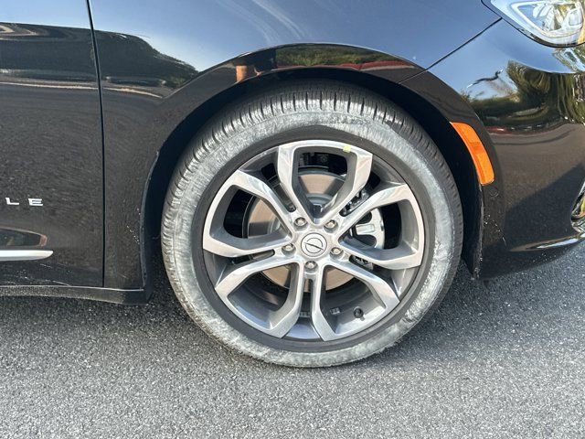 New 2026 Chrysler Pacifica Pinnacle image 12