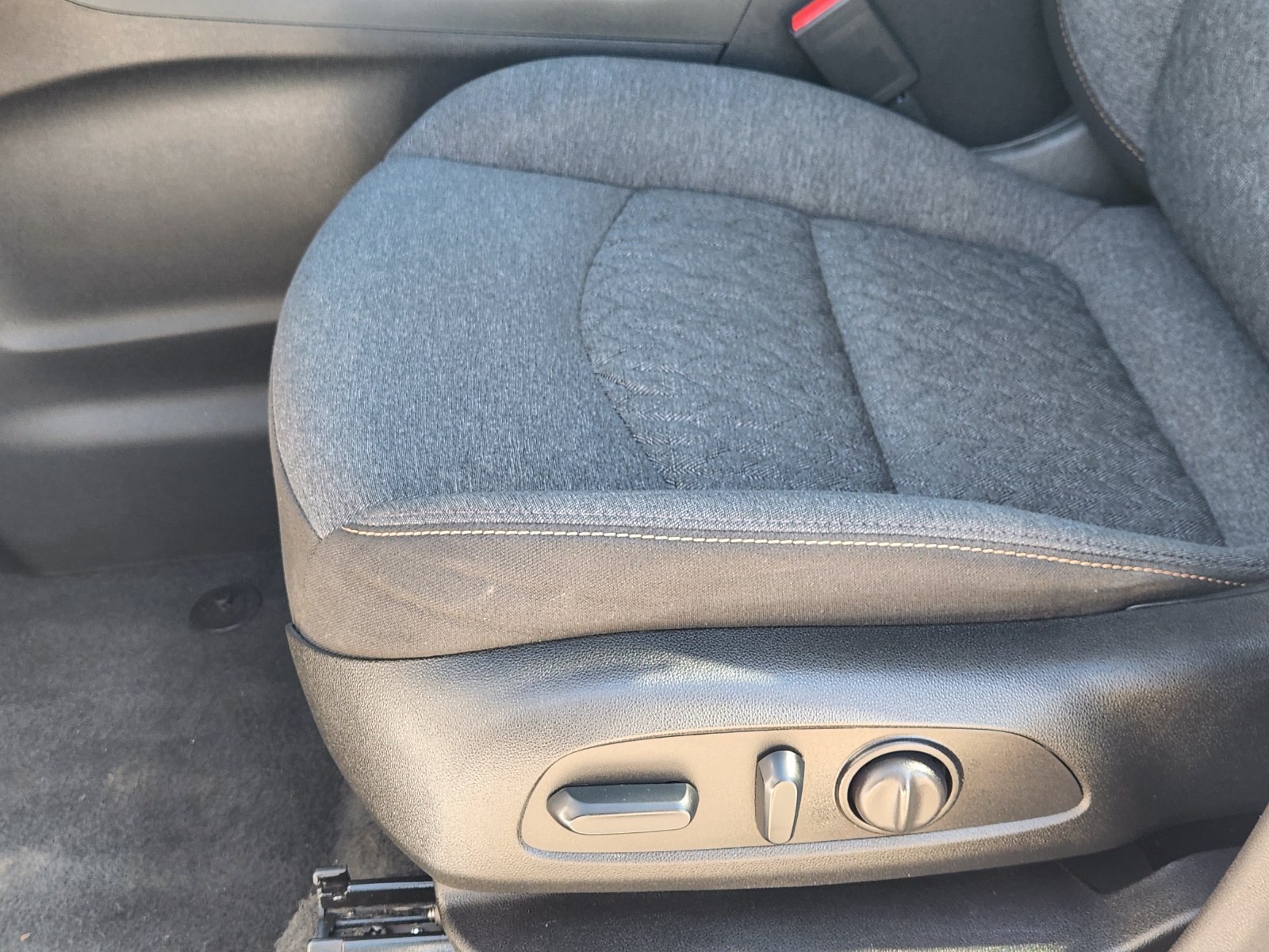 Used 2024 Chevrolet Equinox LT FWD image 26