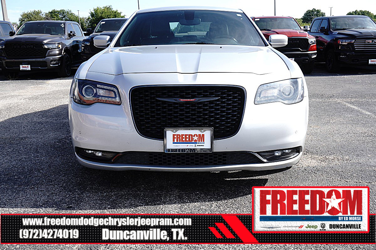 Used 2023 Chrysler 300 S RWD image 8