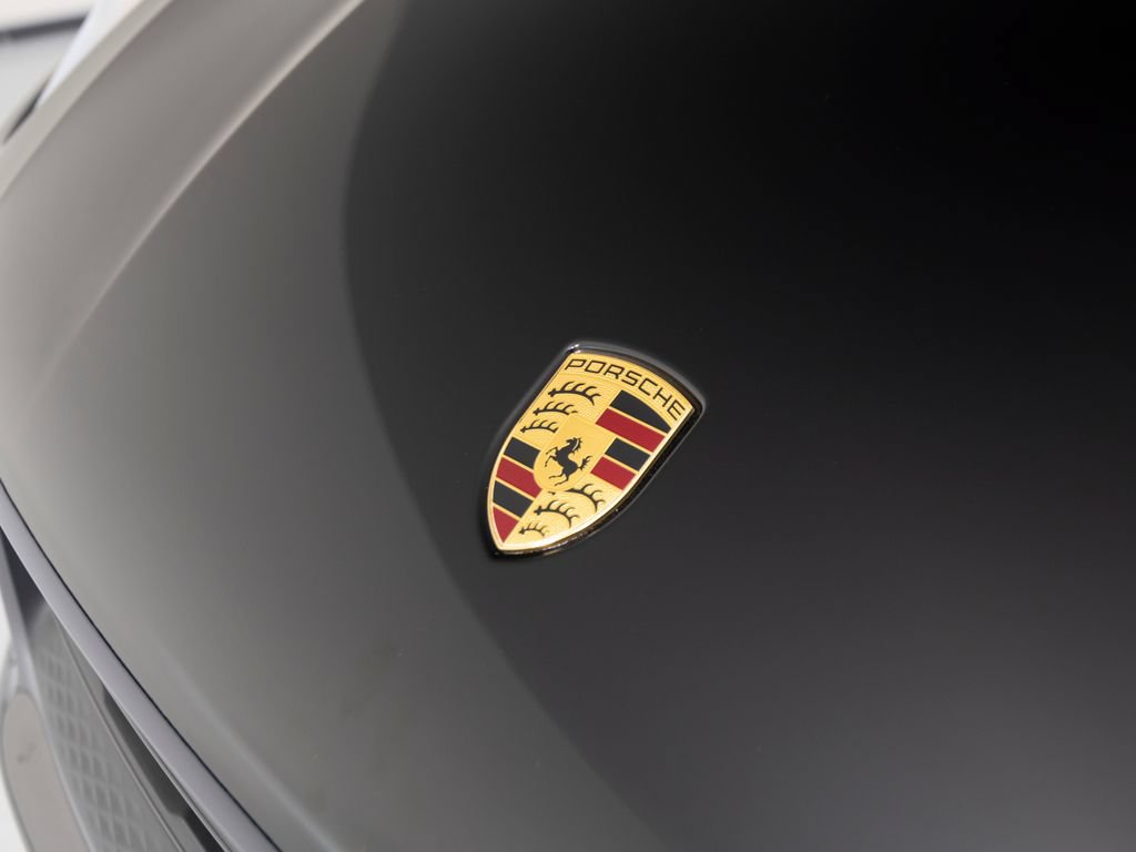 Certified 2026 Porsche Macan Turbo AWD/4WD image 40
