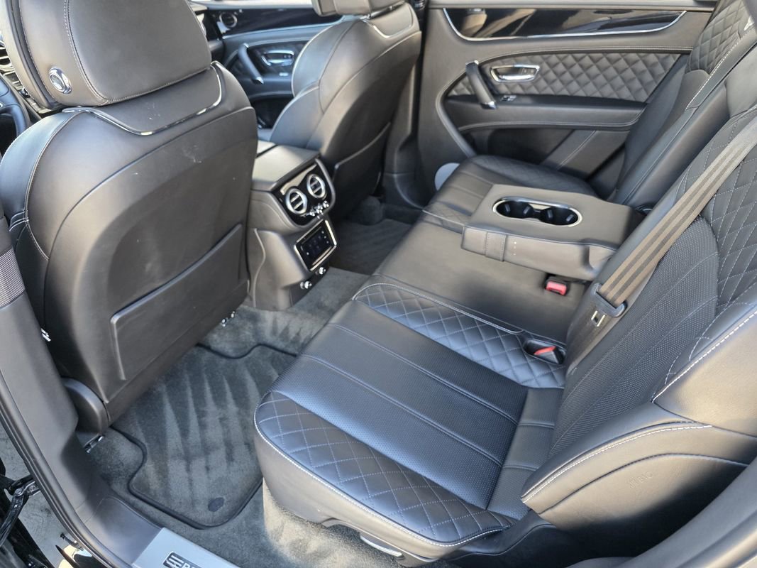 Used 2017 Bentley Bentayga image 28