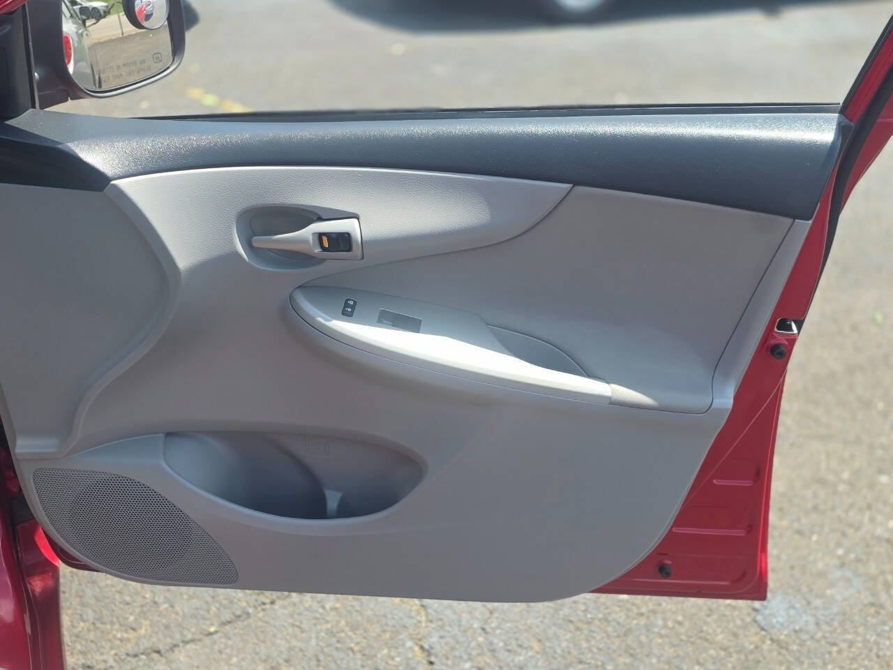 Used 2012 Toyota Corolla LE FWD image 12