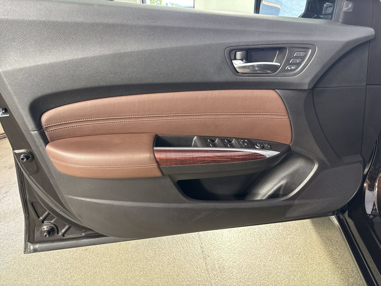 Used 2016 Acura TLX w/ Technology Package FWD image 19