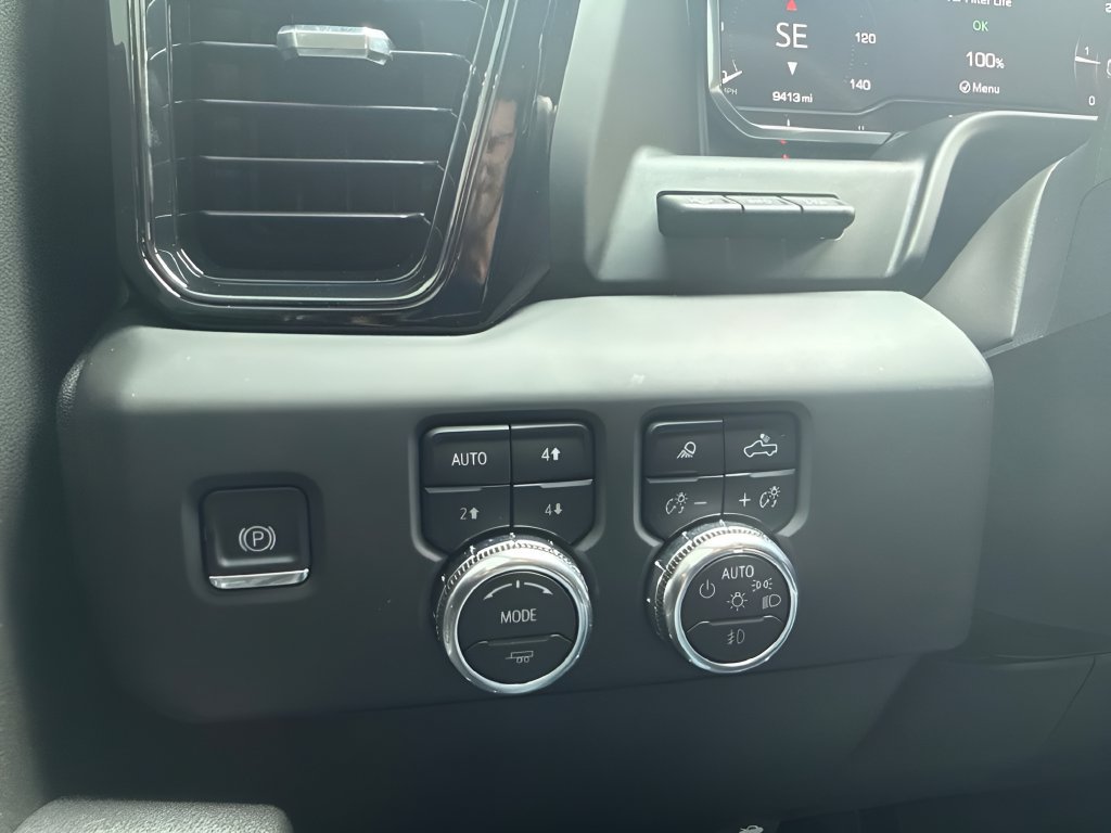 Used 2025 GMC Sierra 1500 AT4 w/ Technology Package AWD/4WD image 25