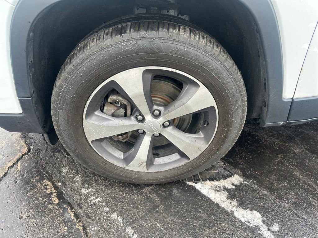 Used 2021 Jeep Cherokee Limited image 37