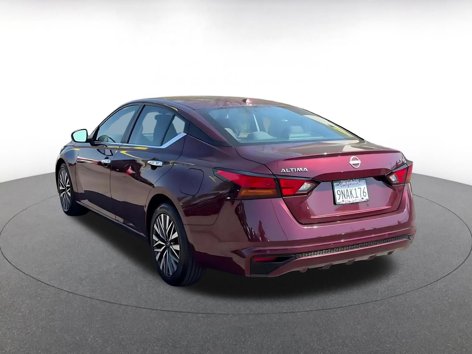 Used 2024 Nissan Altima 2.5 SV FWD image 11