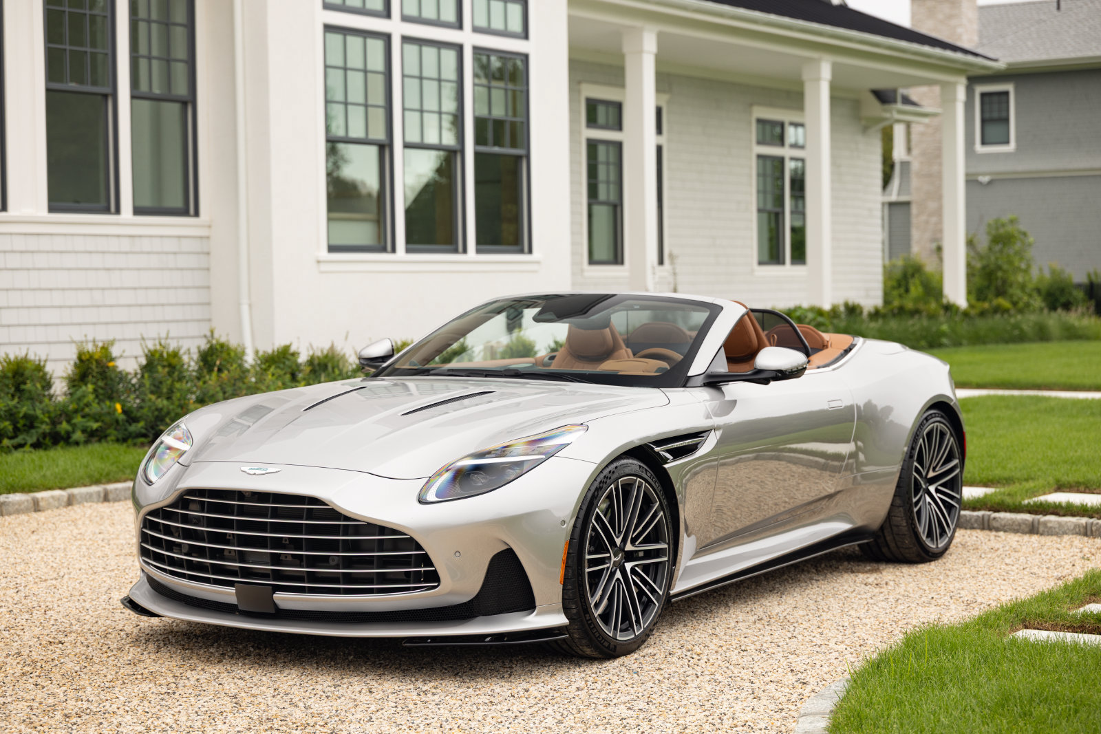 Used 2024 Aston Martin DB12 Convertible RWD image 1