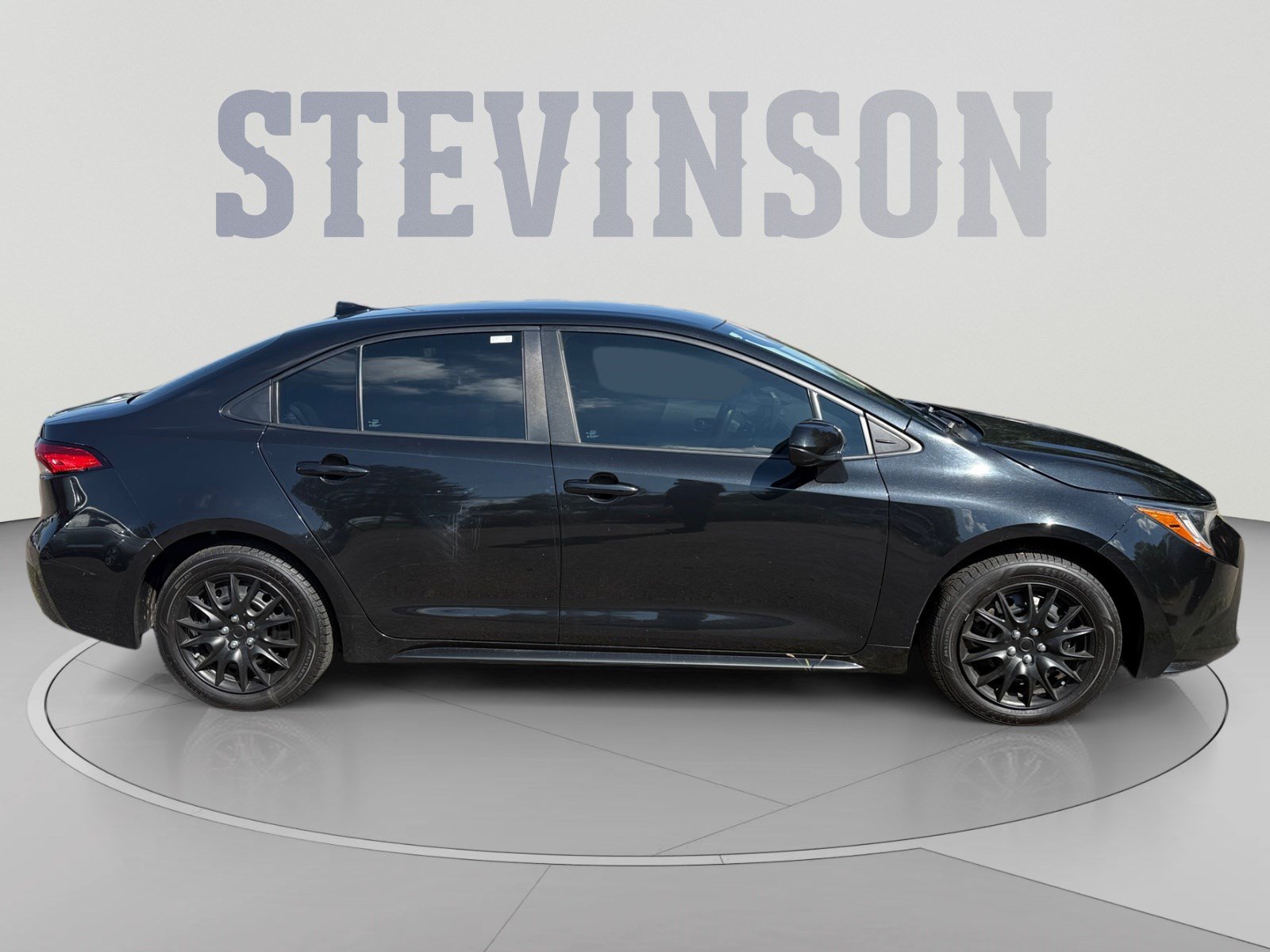 Used 2022 Toyota Corolla LE FWD image 6