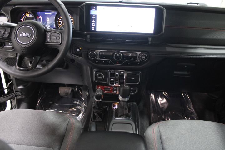 Used 2025 Jeep Wrangler Rubicon image 28