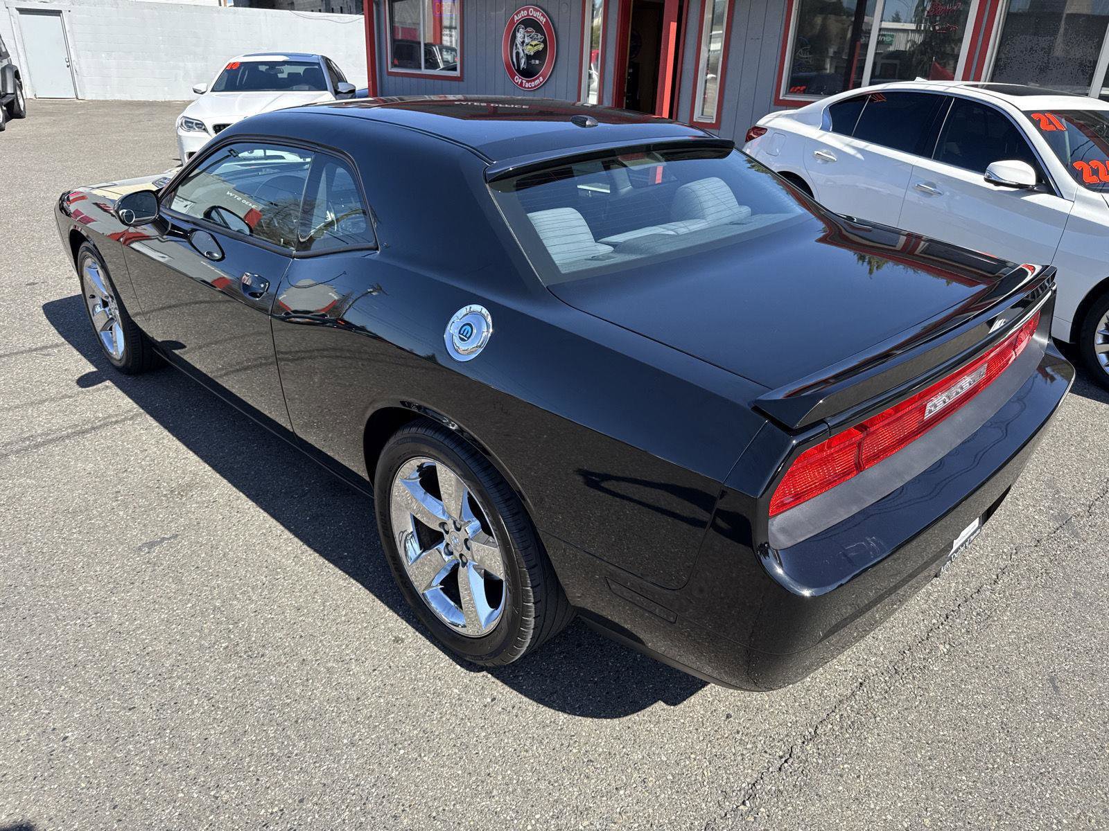 Used 2012 Dodge Challenger R/T image 12