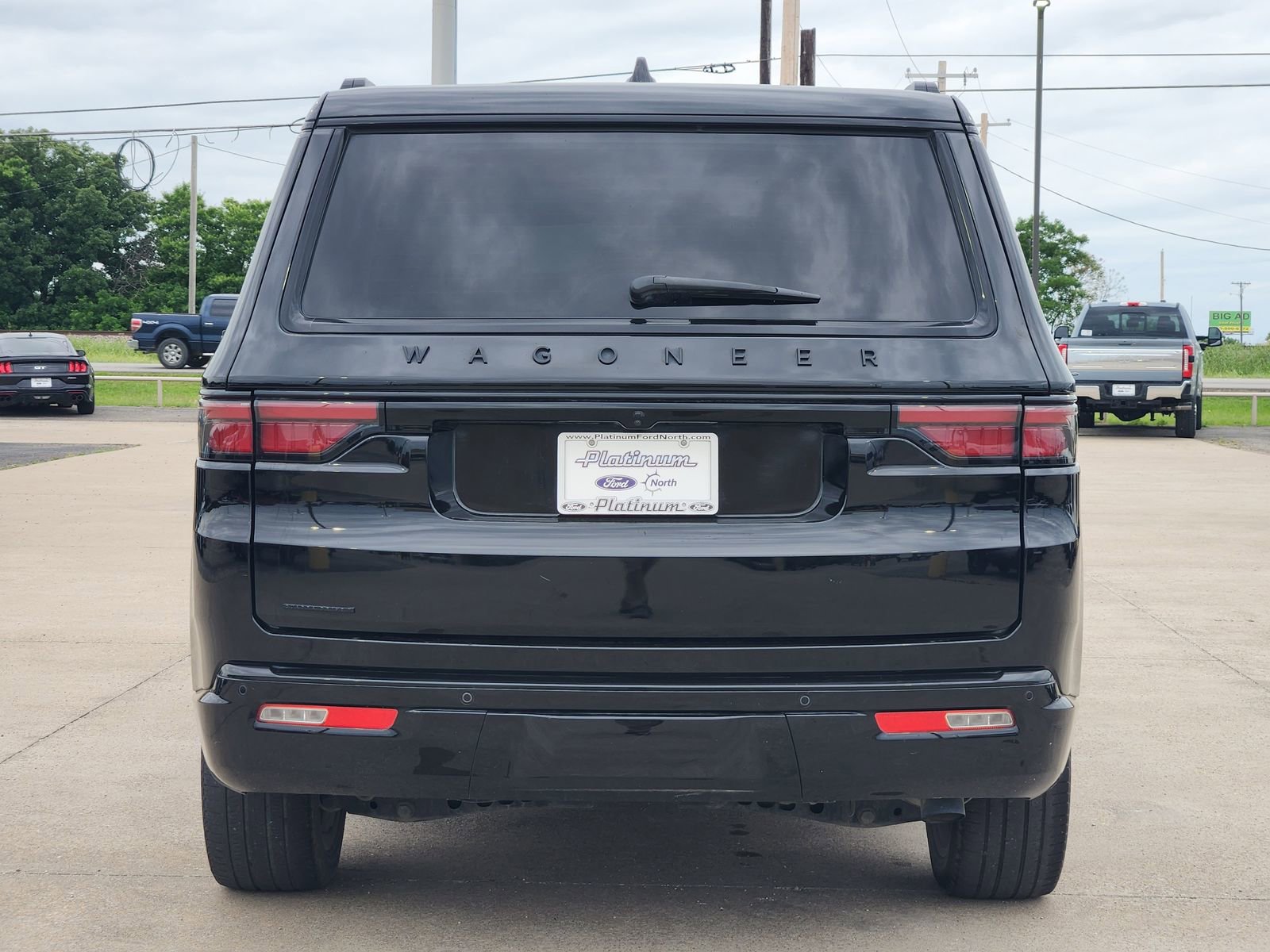 Used 2023 Jeep Wagoneer Series II AWD/4WD image 8