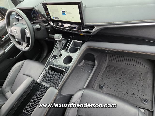 Used 2025 Toyota Sienna XLE Woodland Edition AWD/4WD image 18