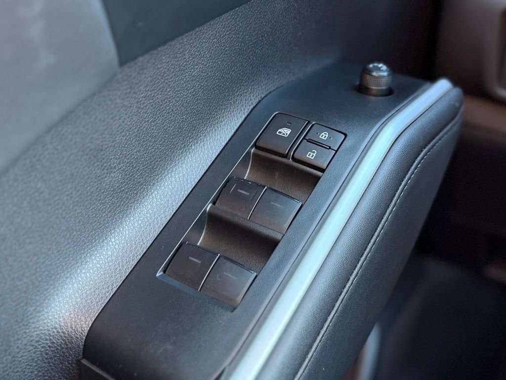 Certified 2024 Toyota Highlander XLE image 28