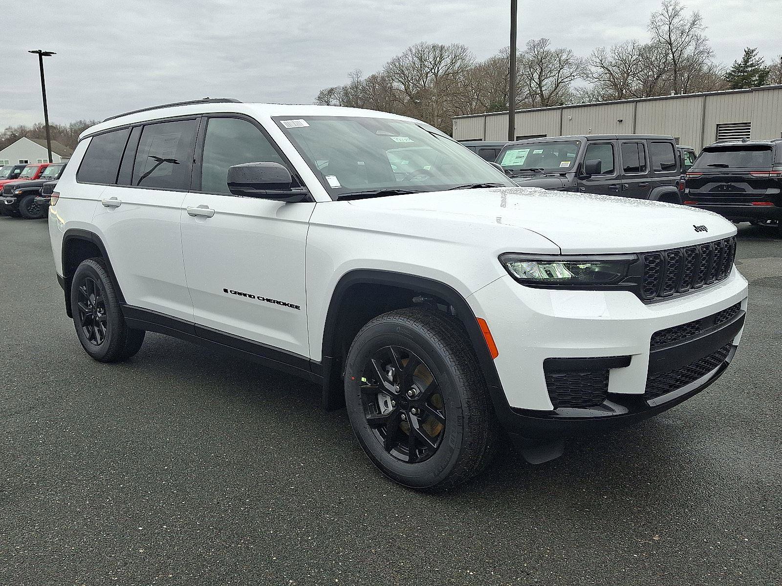 New 2025 Jeep Grand Cherokee L Altitude image 2