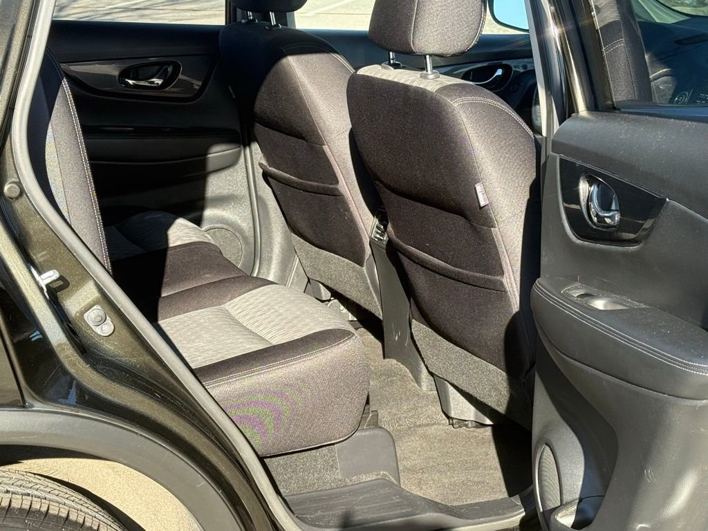 Used 2017 Nissan Rogue SV image 13