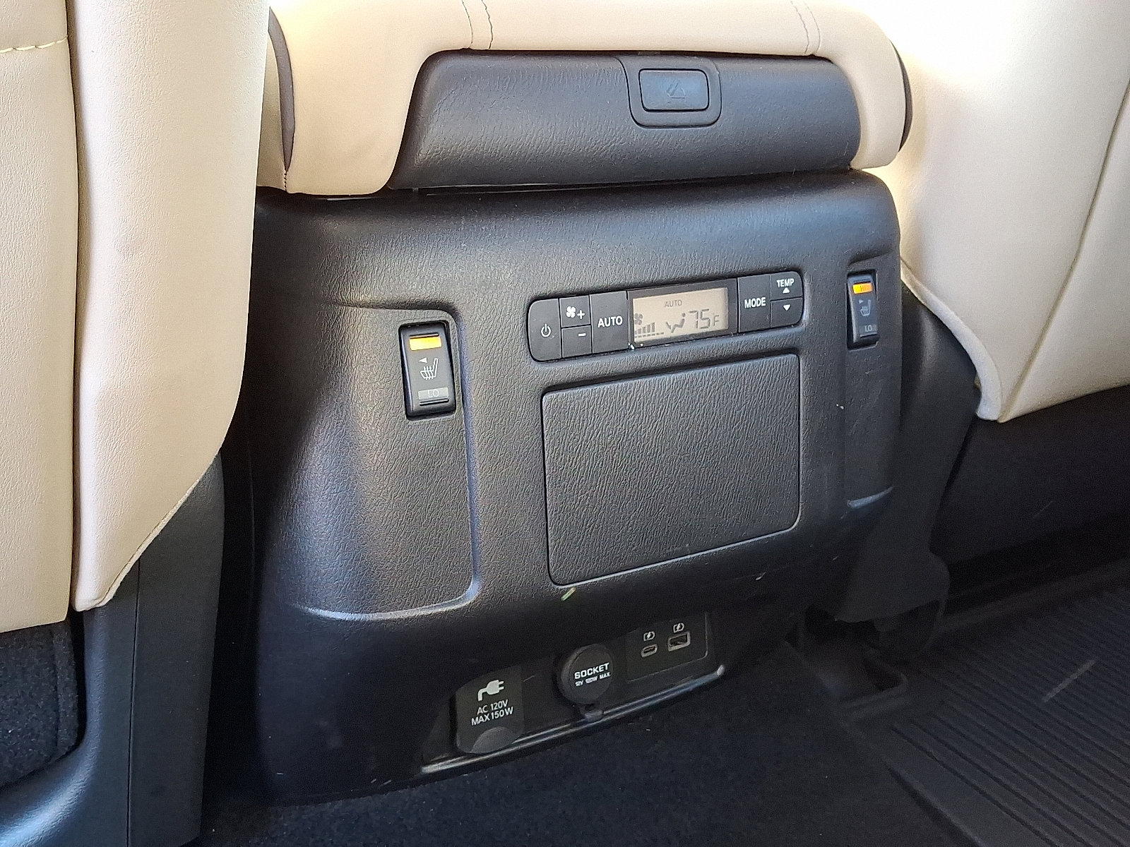 Certified 2024 Nissan Armada Platinum w/ Captain's Chairs Package image 14