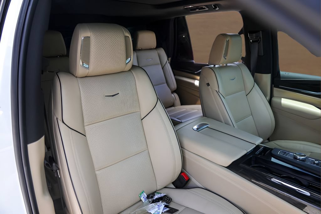 Certified 2023 Cadillac Escalade Premium Luxury w/ Performance Package AWD/4WD image 32