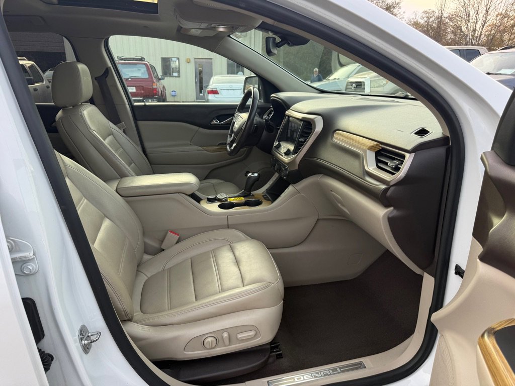 Used 2017 GMC Acadia Denali w/ Technology Package image 14