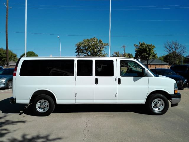 Used 2025 Chevrolet Express 3500 LT w/ LT Preferred Equipment Group RWD image 4