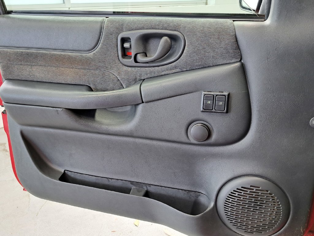 Used 2002 Chevrolet S10 Pickup LS w/ LS Preferred Equipment Group RWD image 18