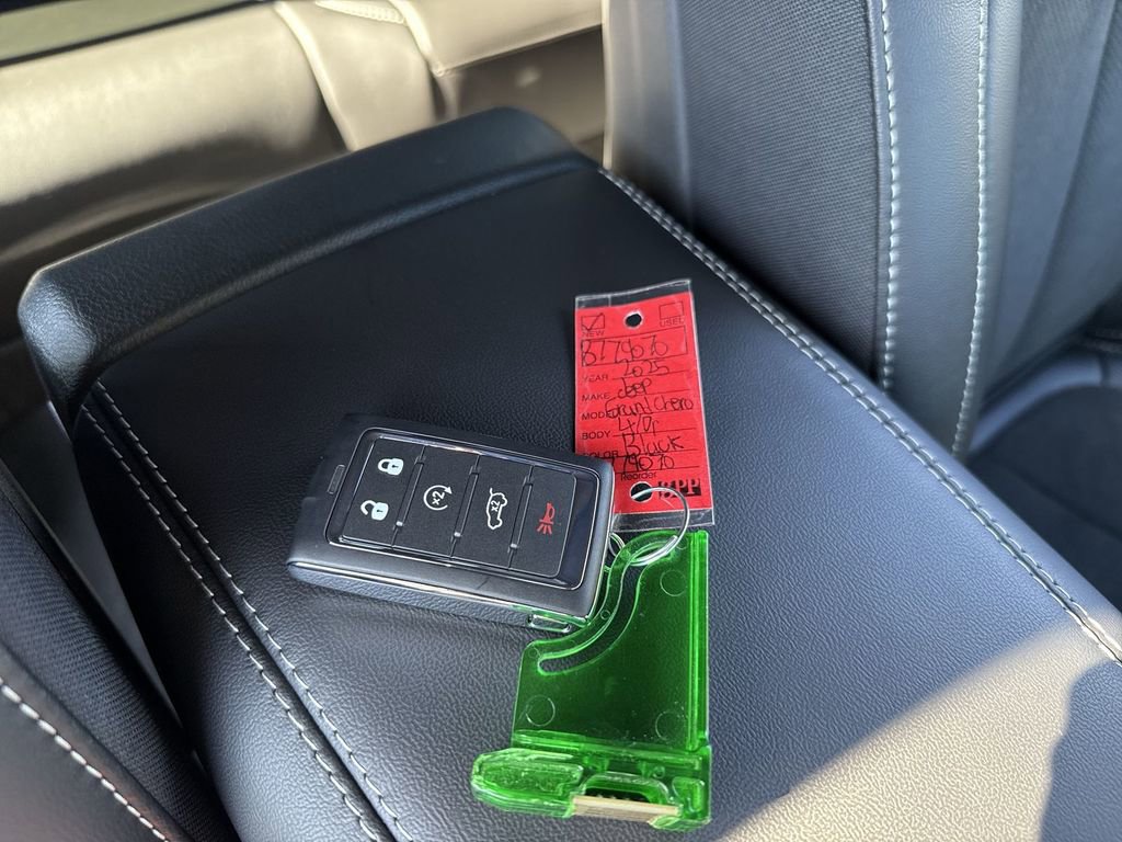 New 2025 Jeep Grand Cherokee Altitude image 30