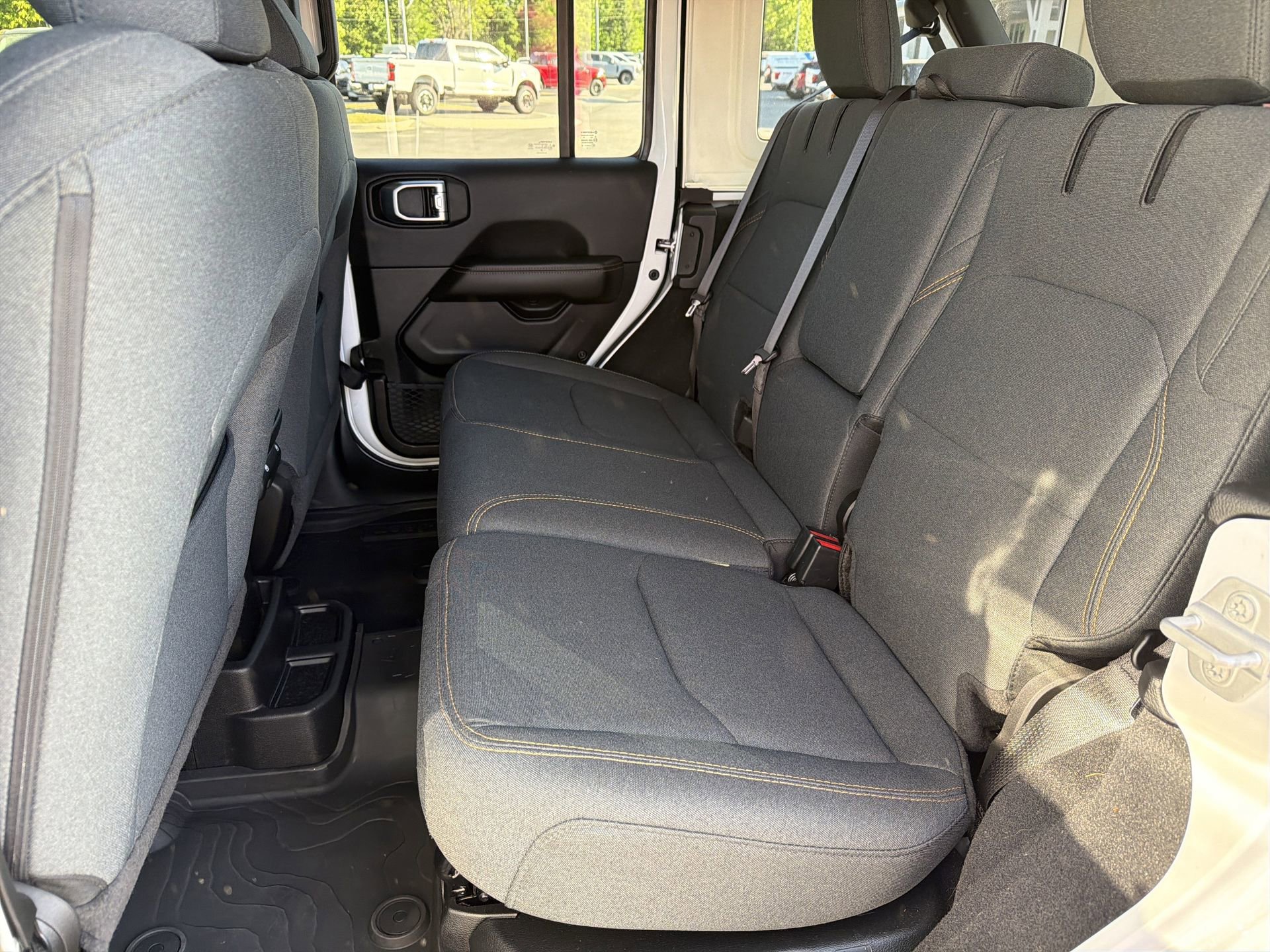 Used 2025 Jeep Wrangler Unlimited Sahara AWD/4WD image 22