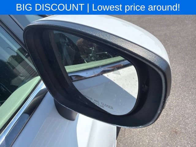 Used 2023 Chrysler Pacifica Touring-L FWD image 8