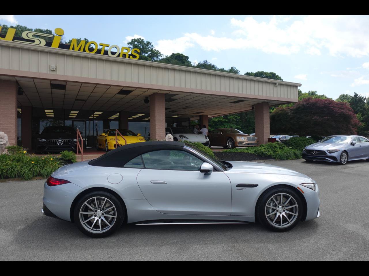 Used 2023 Mercedes-Benz SL 43 AMG image 1