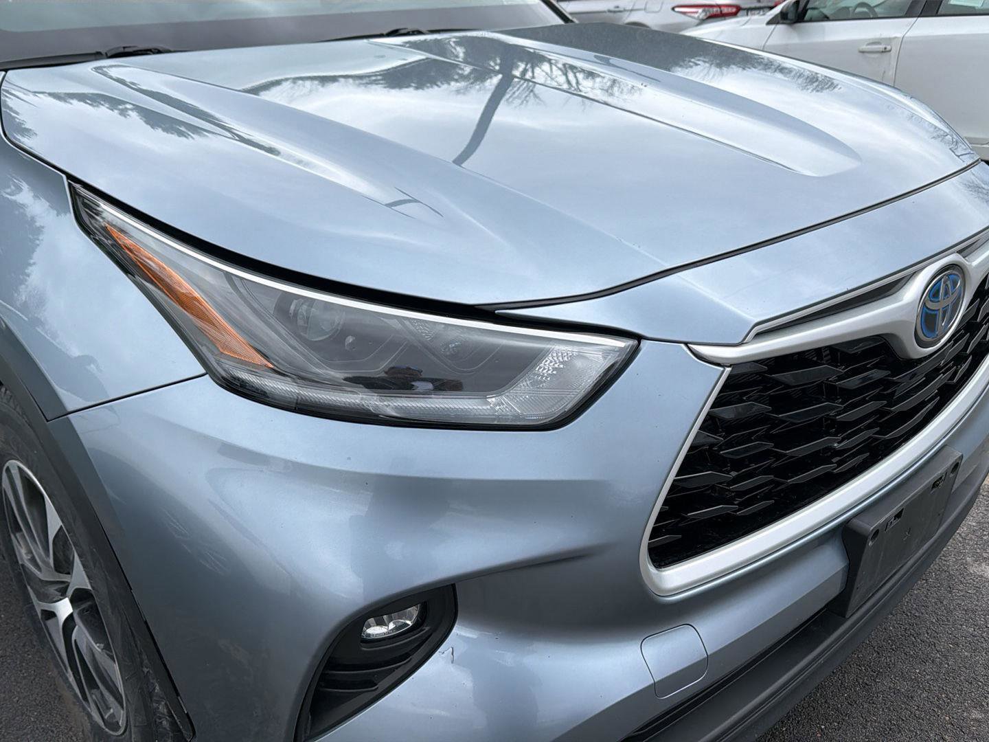 Used 2021 Toyota Highlander XLE AWD/4WD image 4