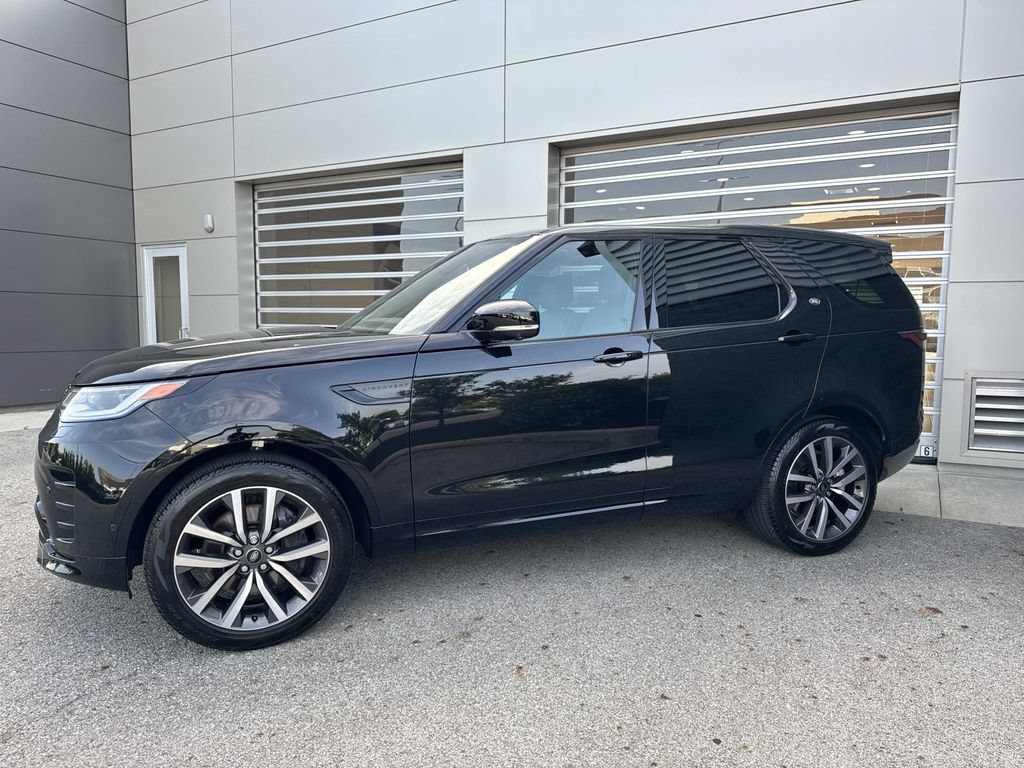 Certified 2024 Land Rover Discovery Dynamic SE AWD/4WD image 3