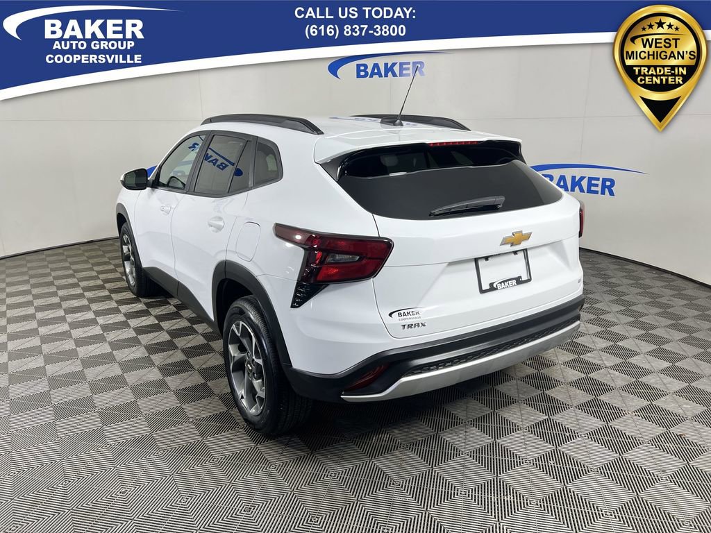 Certified 2024 Chevrolet Trax LT w/ Driver Confidence Package image 7