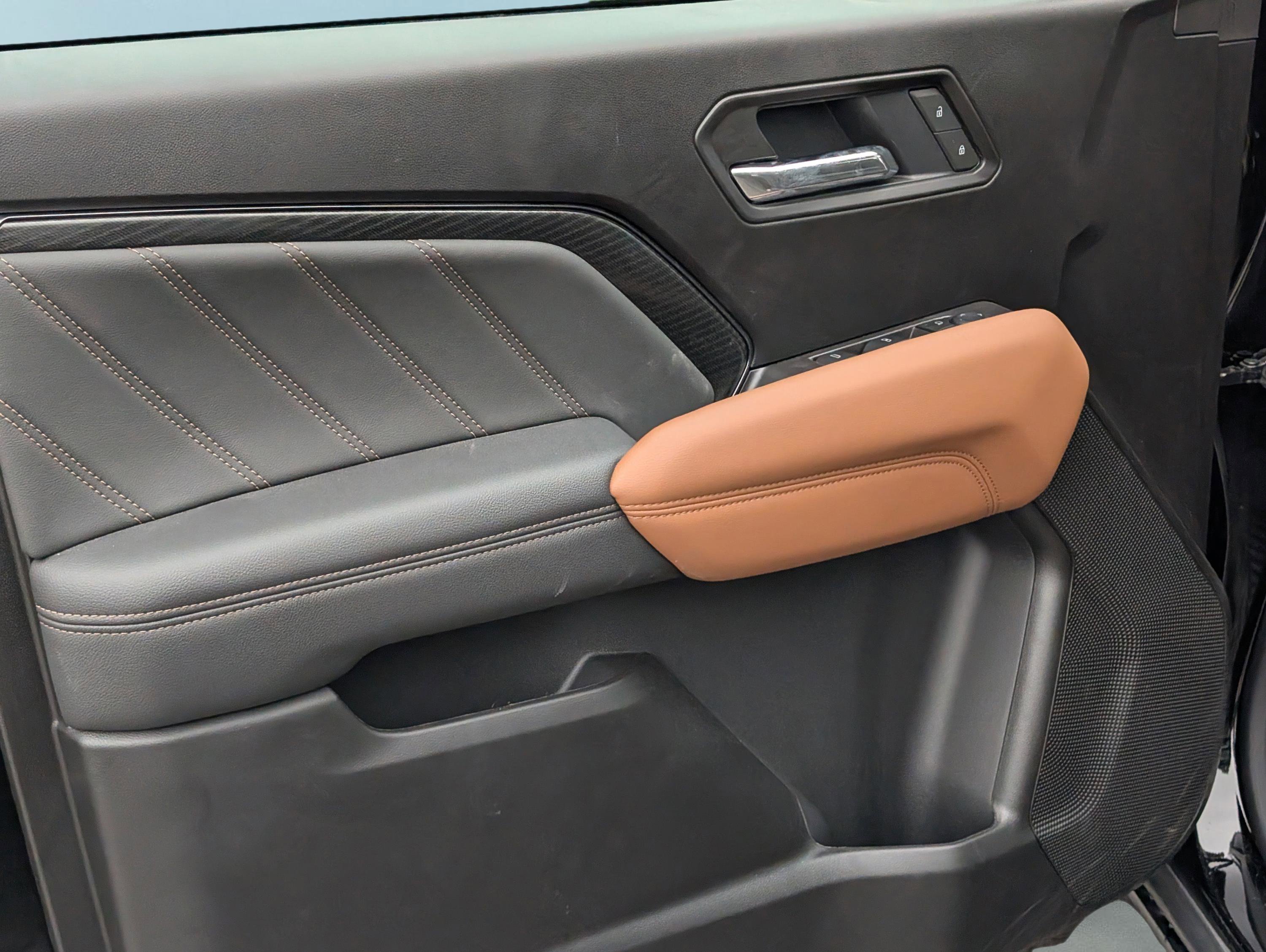 New 2026 GMC Canyon AT4 w/ Off-Road Front Bumper Package image 15