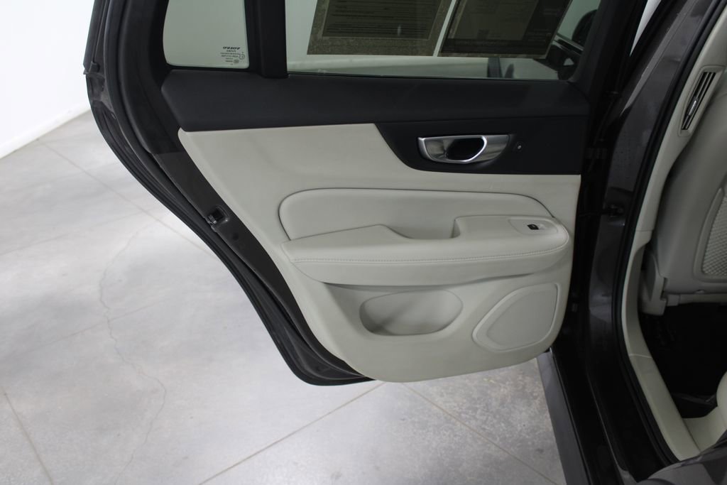Used 2024 Volvo V60 B5 Cross Country Plus image 27