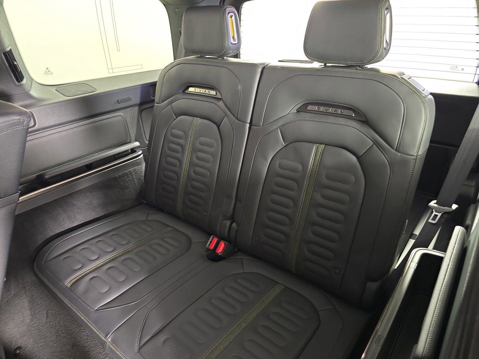 Used 2023 Rivian R1S Adventure image 23