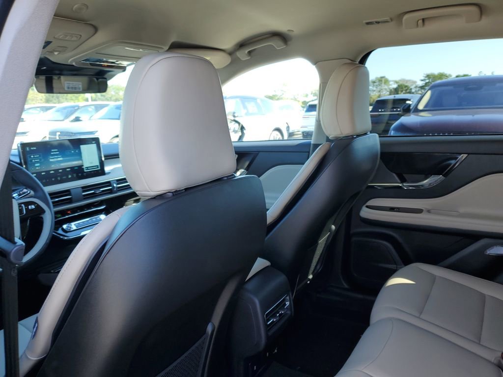 New 2026 Lincoln Corsair Premiere FWD image 9
