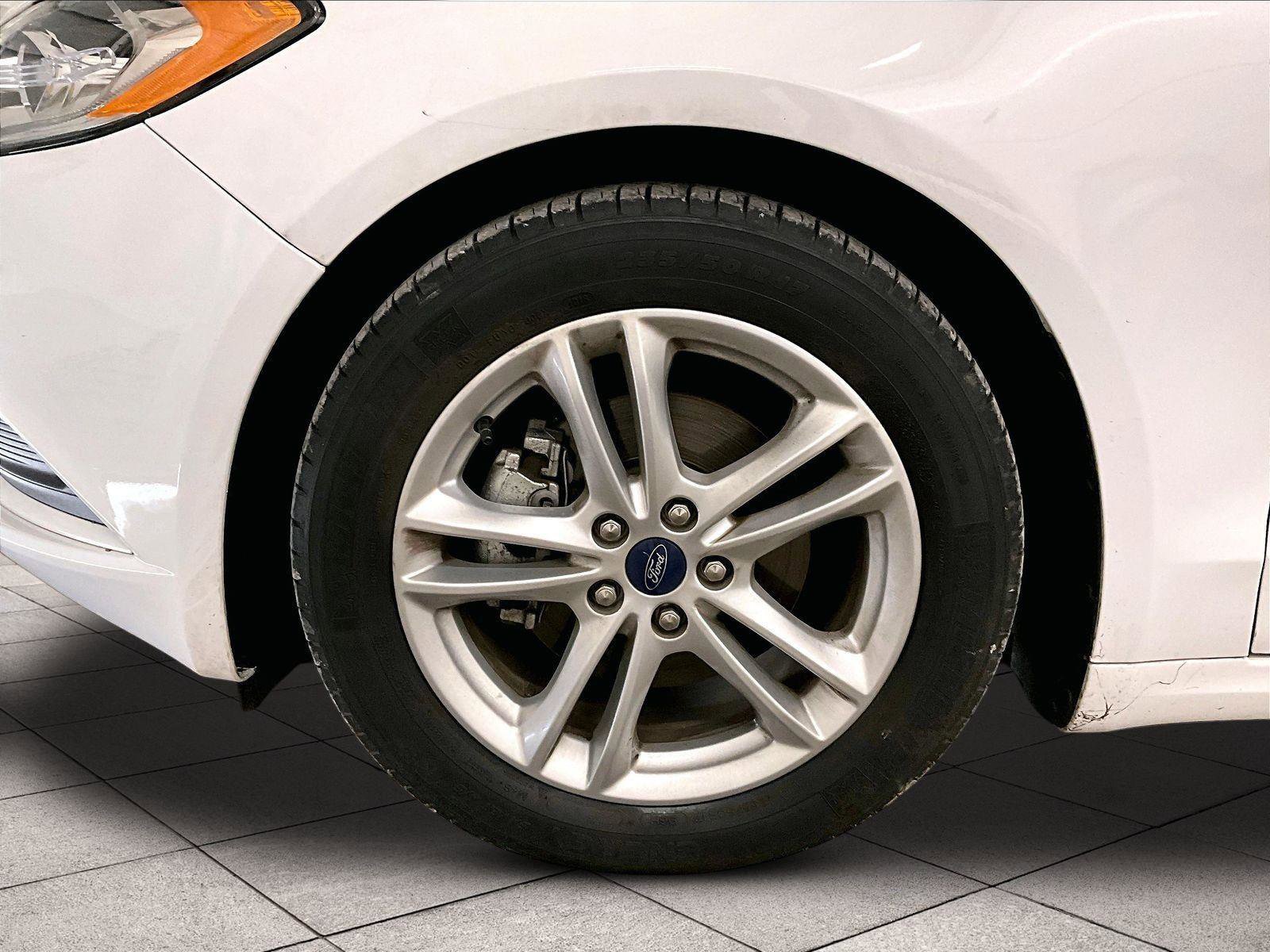 Used 2018 Ford Fusion SE w/ Fusion SE Technology Package image 8