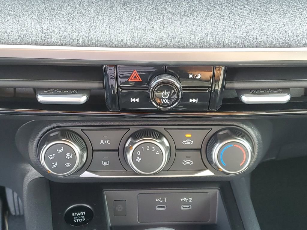 Used 2025 Nissan Kicks SV image 21