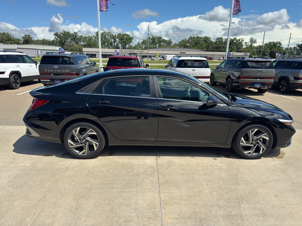New 2025 Hyundai Elantra SEL FWD image 6