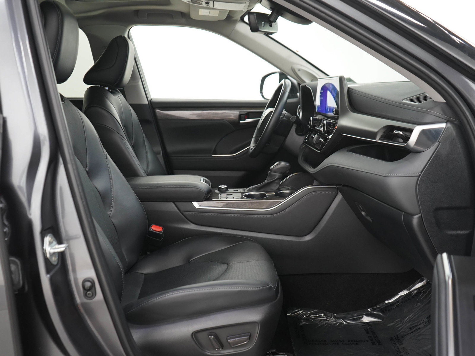 Used 2024 Toyota Highlander Limited AWD/4WD image 11