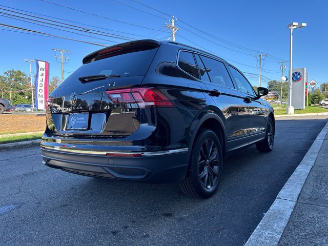 Certified 2022 Volkswagen Tiguan SE w/ Panoramic Sunroof Package AWD/4WD image 9