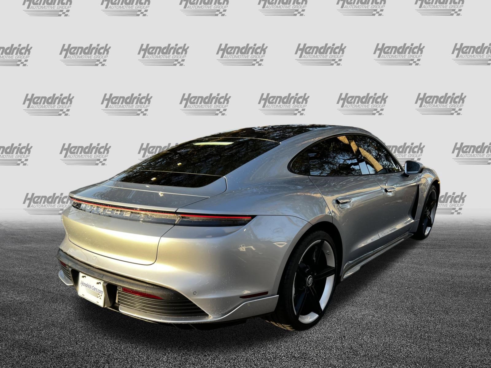 Used 2022 Porsche Taycan 4S image 9