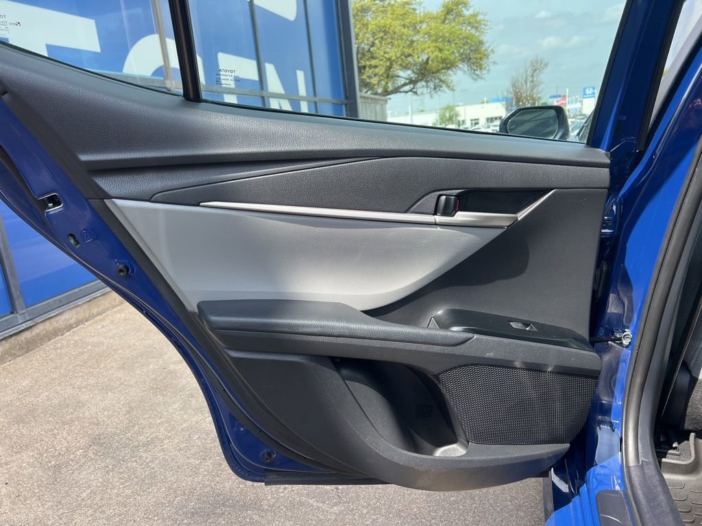 Used 2025 Toyota Camry LE w/ Convenience Package image 18