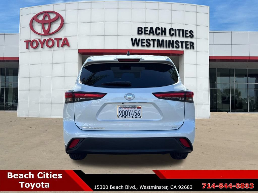 Used 2022 Toyota Highlander LE FWD image 10