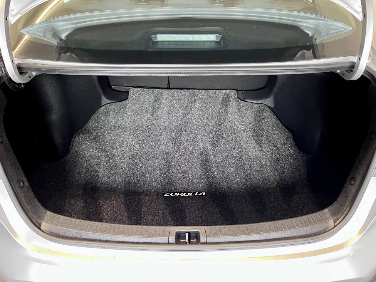 Used 2020 Toyota Corolla LE image 18