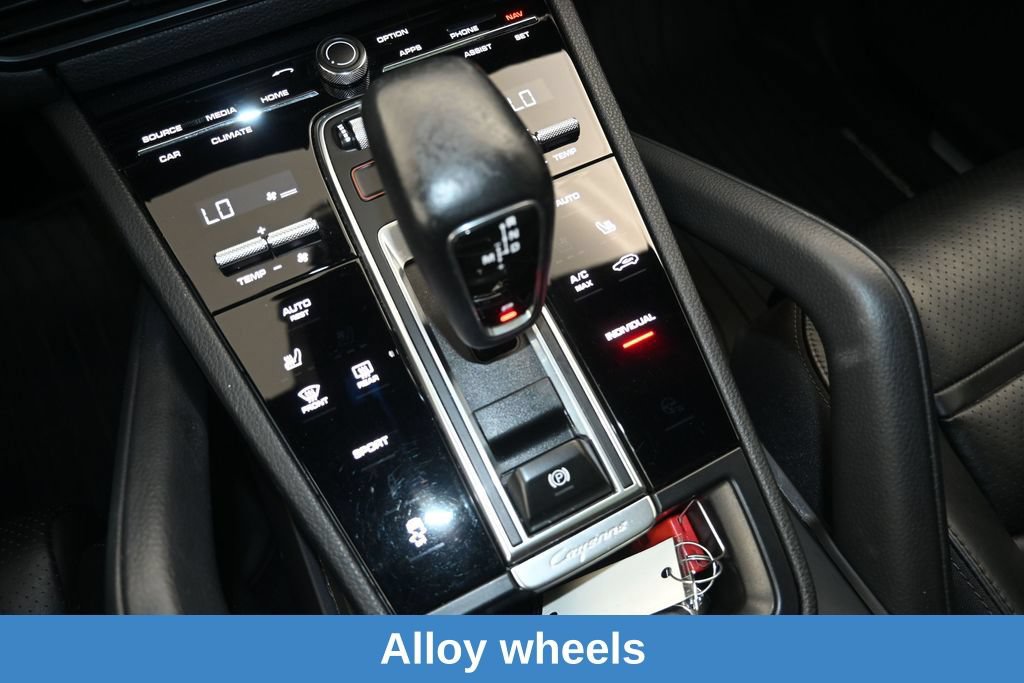 Used 2022 Porsche Cayenne AWD/4WD image 17