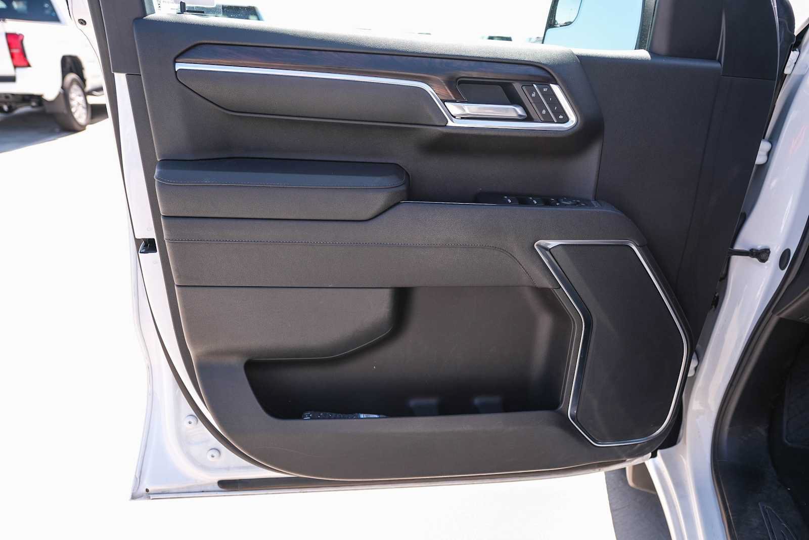 Used 2025 GMC Sierra 1500 SLT RWD image 25
