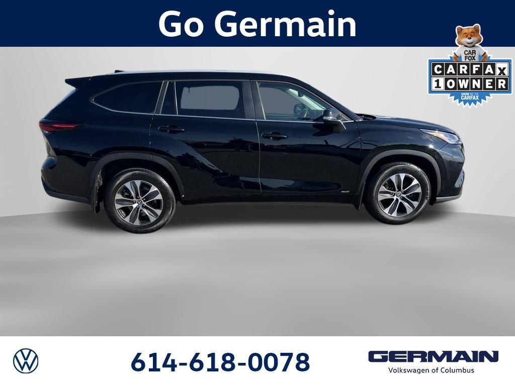Used 2024 Toyota Highlander XLE AWD/4WD image 9