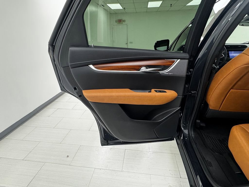 Used 2022 Cadillac XT5 Premium Luxury image 11