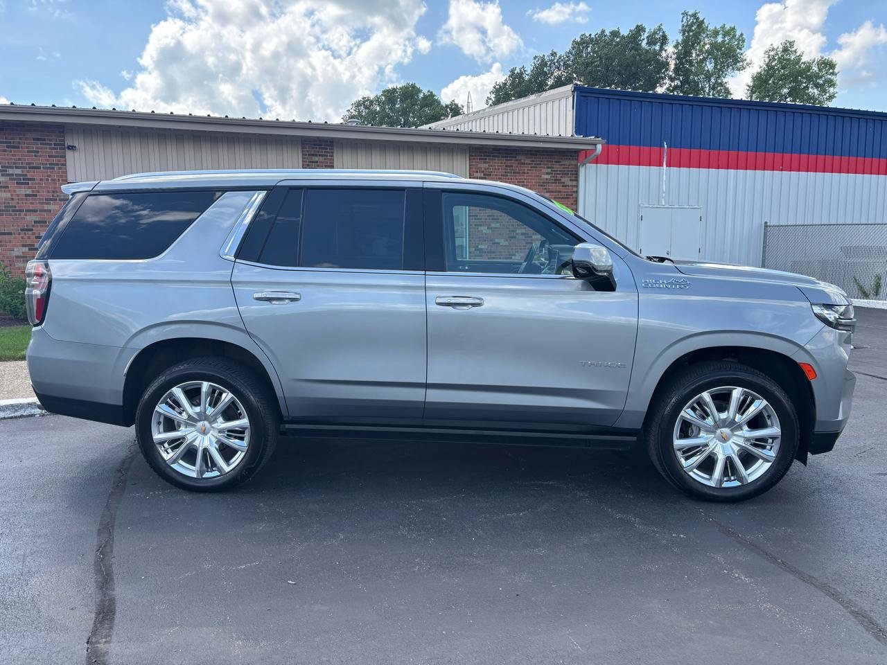 Used 2024 Chevrolet Tahoe High Country w/ Premium Package AWD/4WD image 2